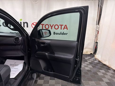 Used 2019 Toyota Tacoma TRD Off-Road image 10