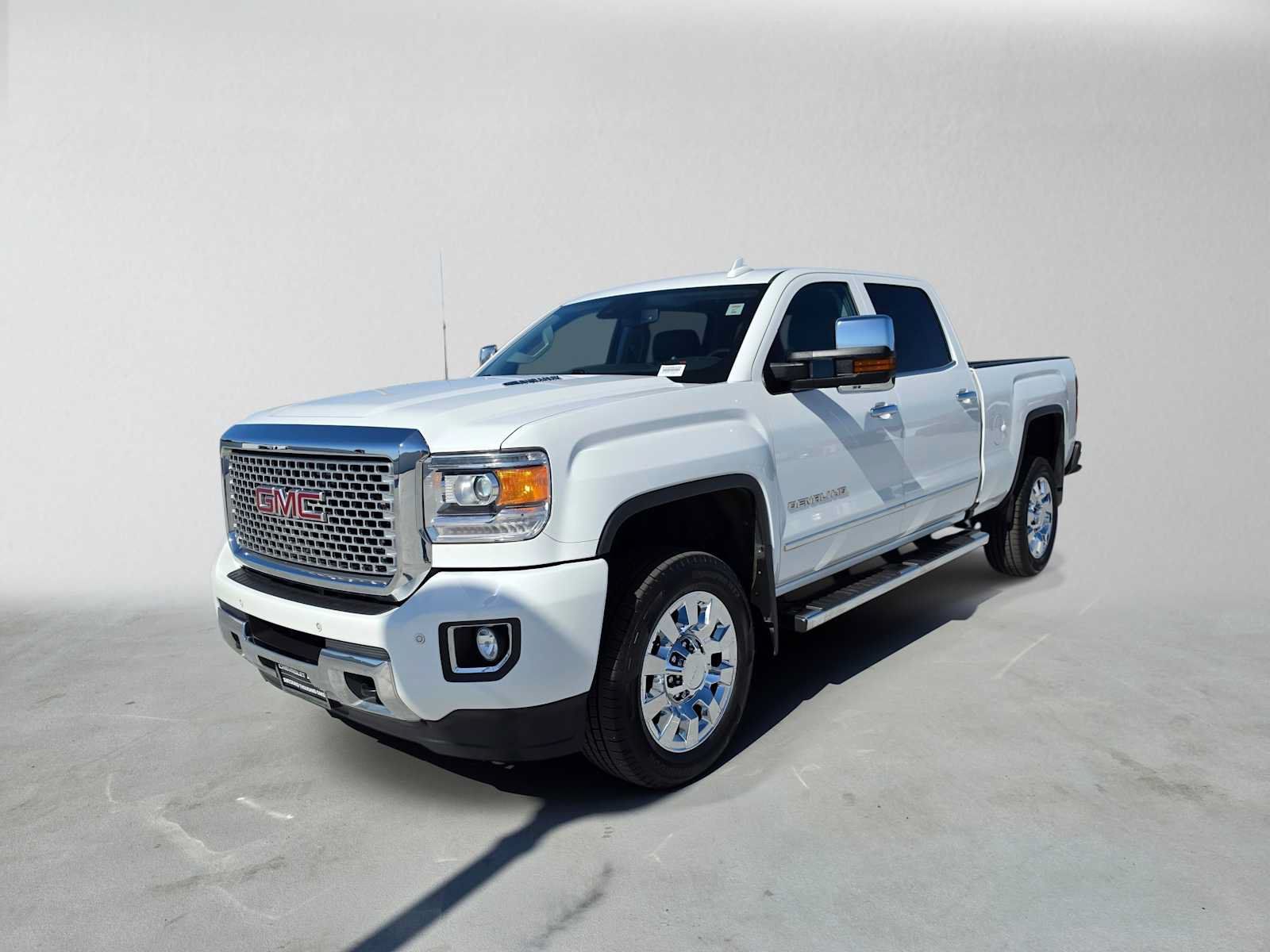 Used 2016 GMC Sierra 2500 Denali w/ Duramax Plus Package AWD/4WD image 7