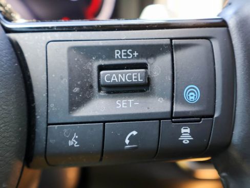 Used 2023 Nissan Rogue Platinum image 14