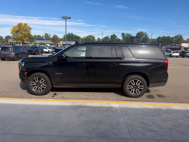 Used 2024 GMC Yukon XL AT4 w/ Technology Package AWD/4WD image 11