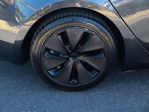 Used 2024 Tesla Model 3 Standard Range RWD image 9