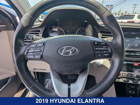 Used 2019 Hyundai Elantra Limited FWD image 13