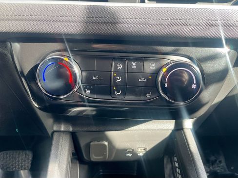 Used 2024 Chevrolet TrailBlazer LT w/ LT Cold Weather Package FWD image 15
