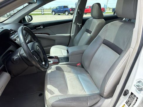 Used 2012 Toyota Camry XLE w/ Leather Pkg image 14
