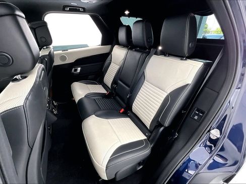 Used 2023 Land Rover Discovery HSE R-Dynamic AWD/4WD image 34
