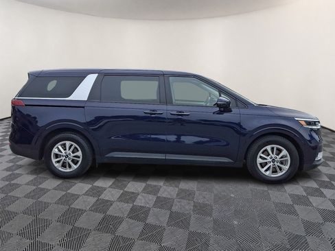 Used 2023 Kia Carnival LX FWD image 7