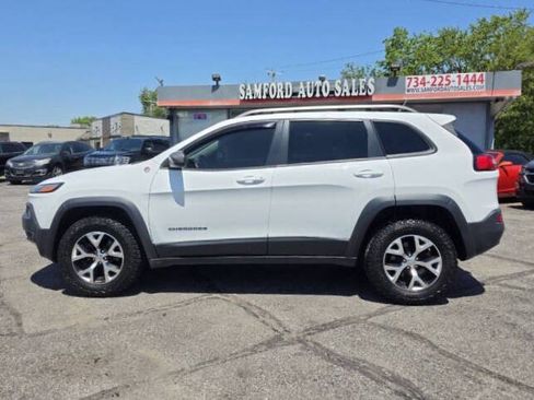 Used 2015 Jeep Cherokee Trailhawk w/ Comfort/Convenience Group AWD/4WD image 2