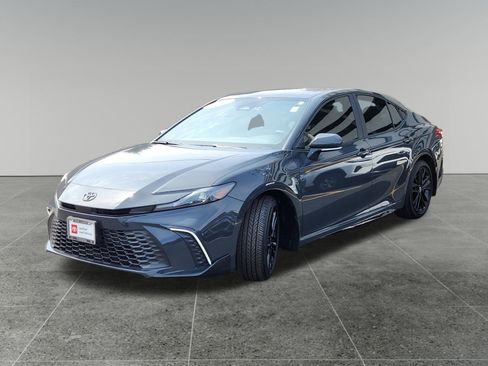 Certified 2025 Toyota Camry SE w/ Convenience Package FWD image 3