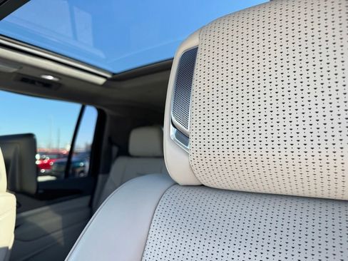 Certified 2021 Cadillac Escalade ESV Premium Luxury Platinum w/ Heavy-Duty Trailer Package image 26