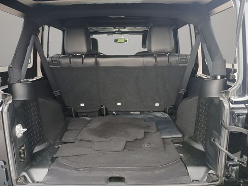 Used 2018 Jeep Wrangler Unlimited Sahara AWD/4WD image 10