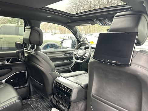 Used 2024 Jeep Wagoneer L Series III w/ Premium Group I image 20