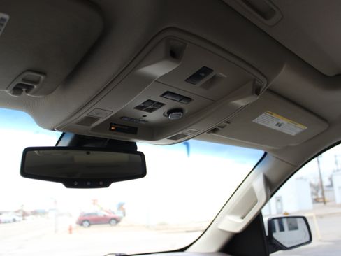 Used 2015 GMC Yukon XL Denali image 7