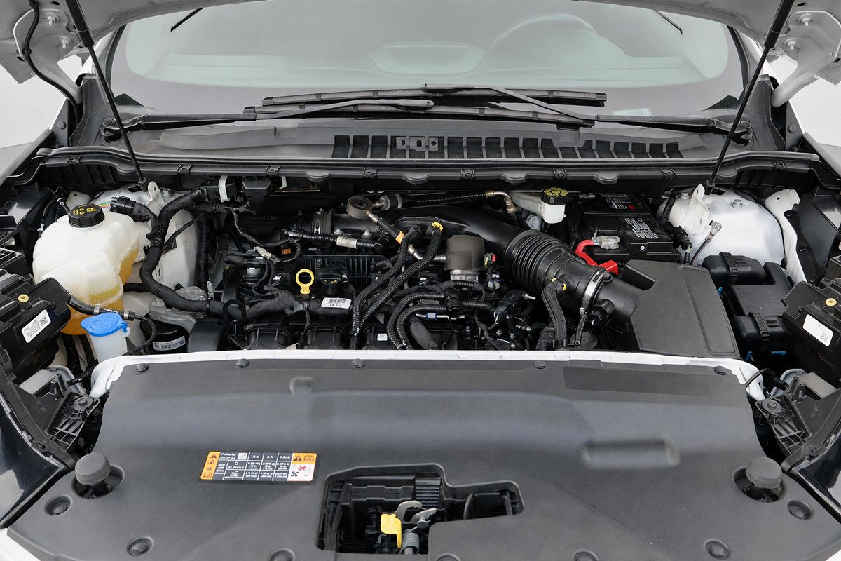Used 2020 Ford Edge SE FWD image 42