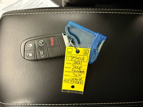 Used 2021 Jeep Grand Cherokee Freedom Edition AWD/4WD image 33