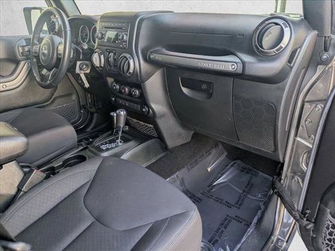 Used 2018 Jeep Wrangler Unlimited Sport S image 19