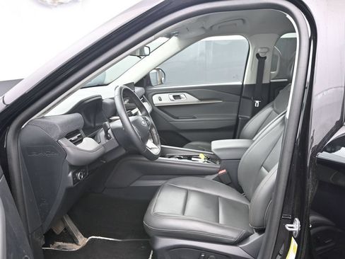 Used 2025 Ford Explorer Active w/ Active Comfort Package AWD/4WD image 30
