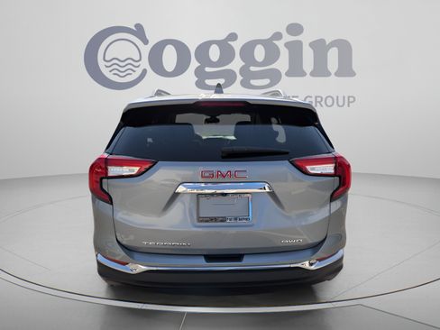 Used 2024 GMC Terrain SLT AWD/4WD image 4