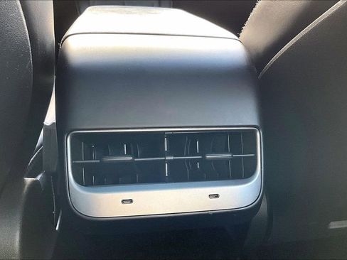 Used 2021 Tesla Model Y Long Range image 11