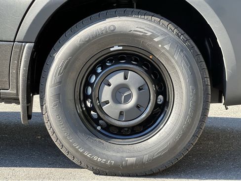 New 2025 Mercedes-Benz Sprinter 2500 image 10