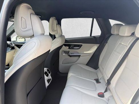 Used 2025 Mercedes-Benz GLC 300 image 20