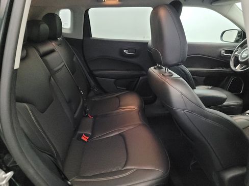 Used 2018 Jeep Compass Latitude w/ Popular Equipment Group AWD/4WD image 19
