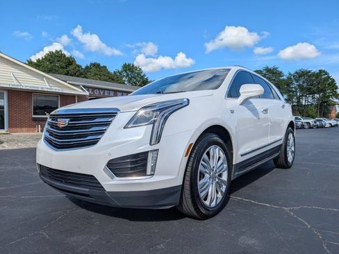 Used 2017 Cadillac XT5 Premium Luxury FWD image 2