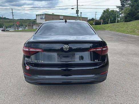 Used 2023 Volkswagen Jetta SE w/ Panoramic Sunroof Package FWD image 3
