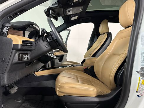 Used 2023 Lincoln Corsair Reserve w/ Equipment Group 201A image 7