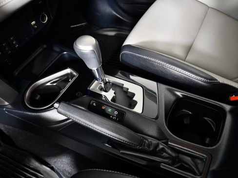 Used 2018 Toyota RAV4 Limited image 33