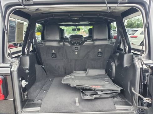 Used 2018 Jeep Wrangler Unlimited Sahara AWD/4WD image 31