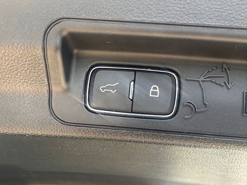 Used 2020 Ford Explorer Platinum w/ Premium Technology Package image 17