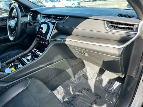 Used 2023 Jeep Grand Cherokee L Laredo image 28