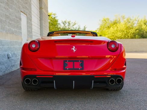 Used 2015 Ferrari California T RWD image 22