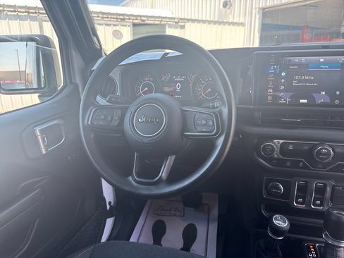 Used 2025 Jeep Wrangler Sport AWD/4WD image 23
