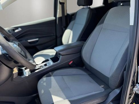 Used 2017 Ford Escape SE FWD image 11