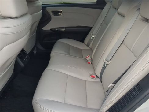 Used 2018 Toyota Avalon Limited image 13