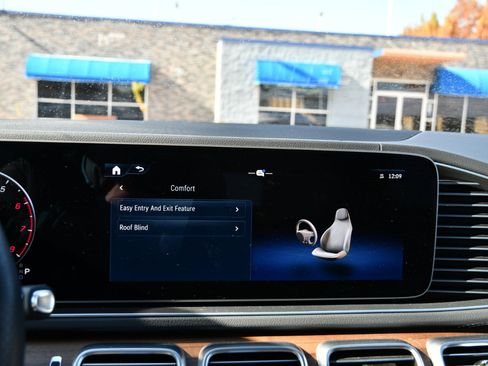 Used 2025 Mercedes-Benz GLS 450 4MATIC image 38