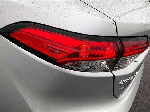 Used 2025 Toyota Corolla LE FWD image 29