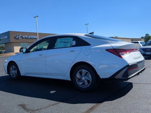 Used 2025 Hyundai Elantra SE image 6