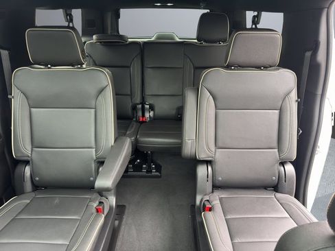 Used 2024 GMC Yukon XL SLT w/ SLT Luxury Package image 23