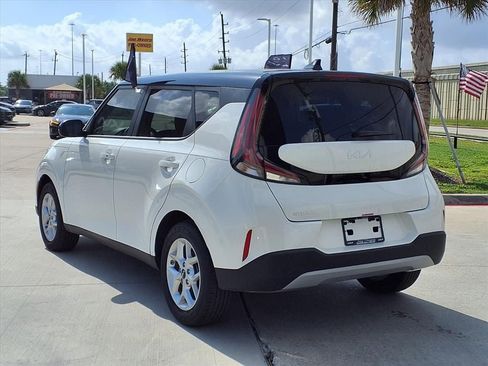 Certified 2025 Kia Soul S image 2