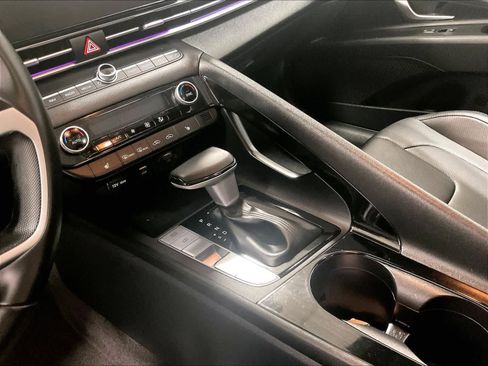 Used 2022 Hyundai Elantra Limited image 20