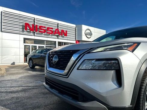 Used 2023 Nissan Rogue SV image 12