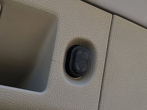 Used 2016 Cadillac Escalade ESV Luxury image 31