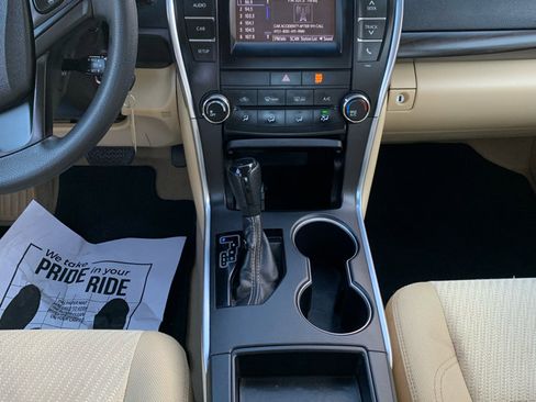Used 2015 Toyota Camry LE image 11