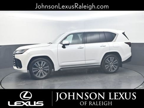 Used 2024 Lexus LX 600 4WD w/ Luxury Package image 2