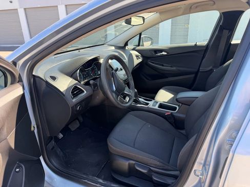 Used 2018 Chevrolet Cruze LS image 8