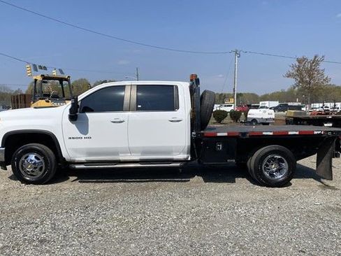 Used 2024 Chevrolet Silverado 3500 LT w/ Convenience Package image 1