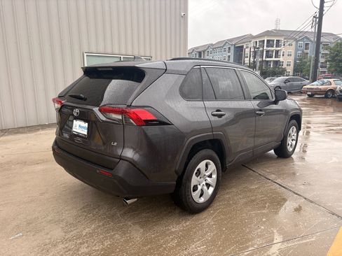 Used 2019 Toyota RAV4 LE FWD image 8