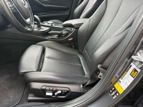 Used 2017 BMW 330i xDrive Sedan AWD/4WD image 4
